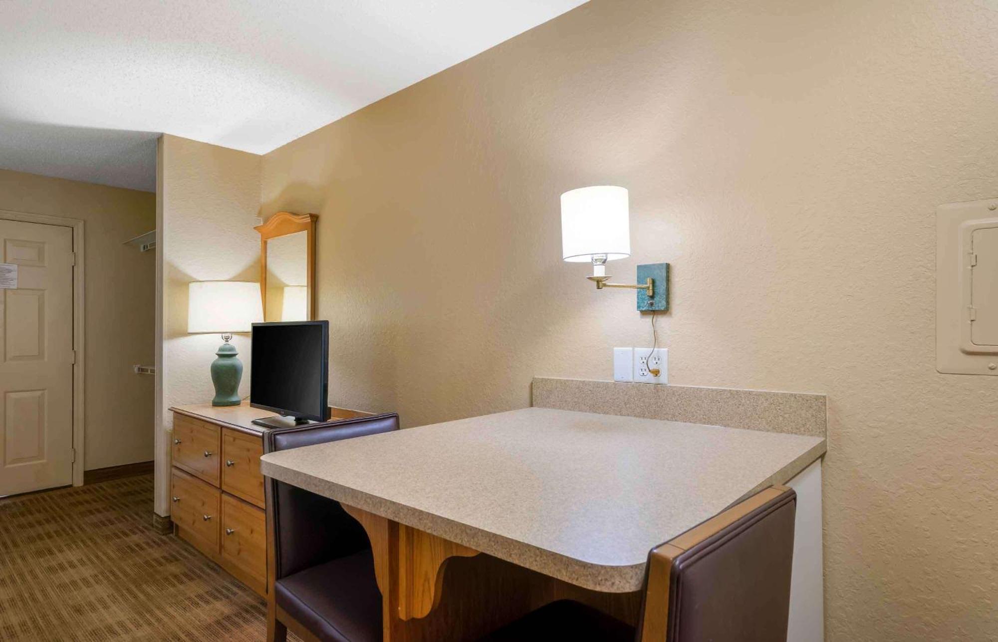 Extended Stay America Suites - Clearwater - Carillon Park Bagian luar foto